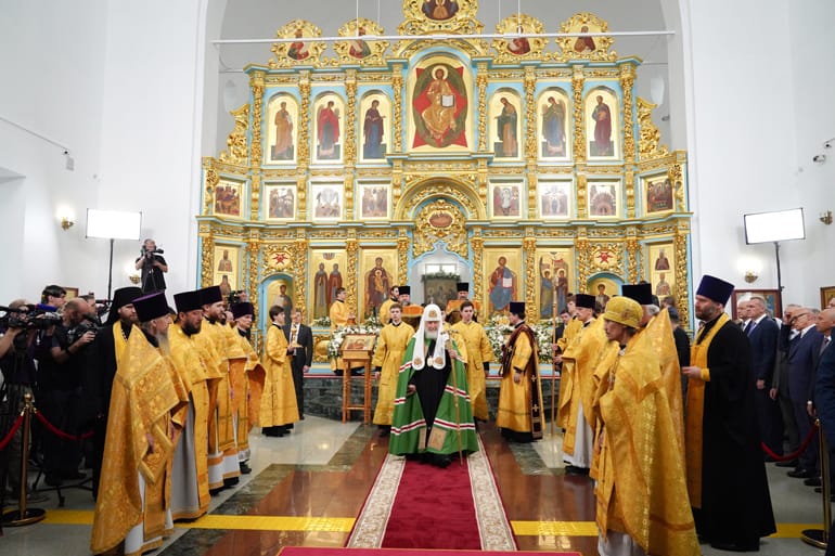 Патриарх Кирилл освятил в Тюмени восстановленный Благовещенский храм, присвоив ему статус соборного