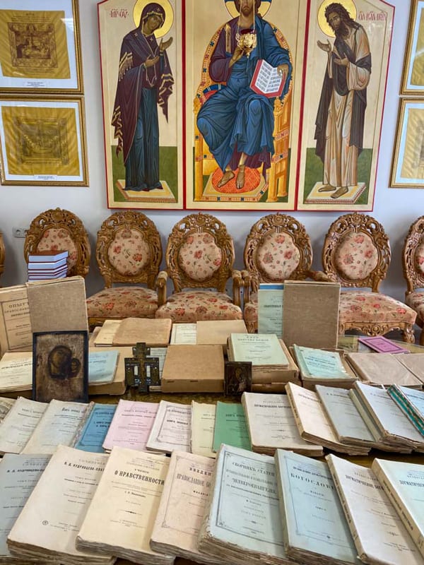 Книги святого – туда и обратно: в Беларусь из России вернули уникальную библиотеку праведного Иоанна Кормянского