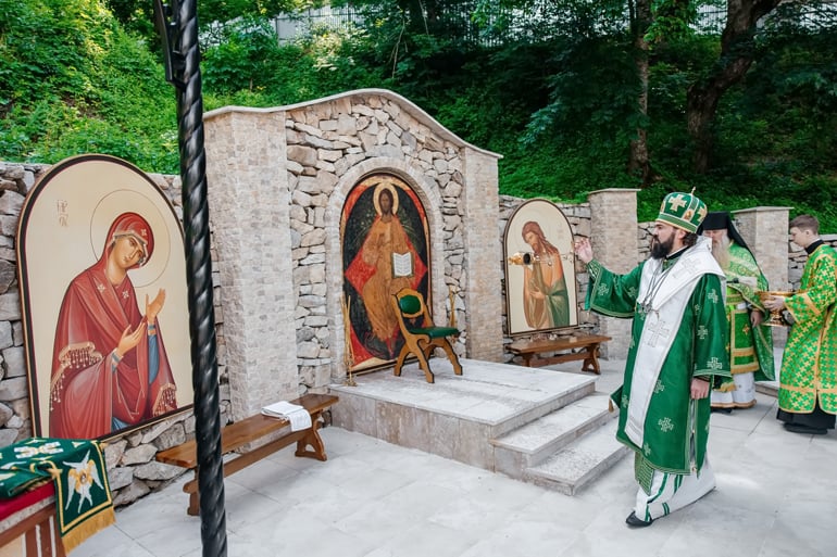 На горе Бештау освятили летний храм возрождаемого Второафонского монастыря