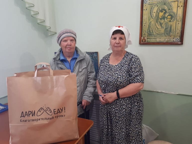 В Ижевске благотворители бесплатно раздают еду нуждающимся людям