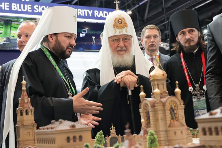 Патриарх Кирилл осмотрел макет духовно-просветительского комплекса Русской Православной Церкви в столице Уганды
