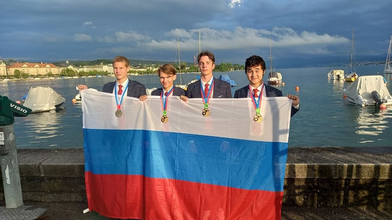 Российские школьники завоевали три золота и серебро на международной олимпиаде по химии в Цюрихе
