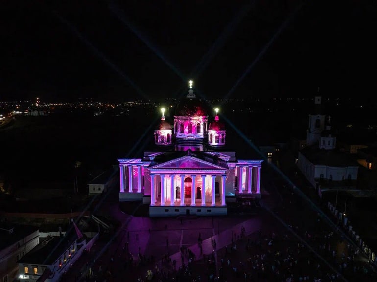 Рекордный по количеству заявок фестиваль «Арзамасские купола» завершился уникальным мультимедийным представлением на фасаде собора