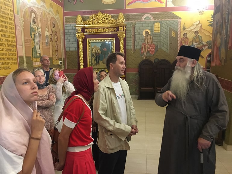 Актер Евгений Миронов посетил нижегородский монастырь, где ему подарили книгу о Царской семье