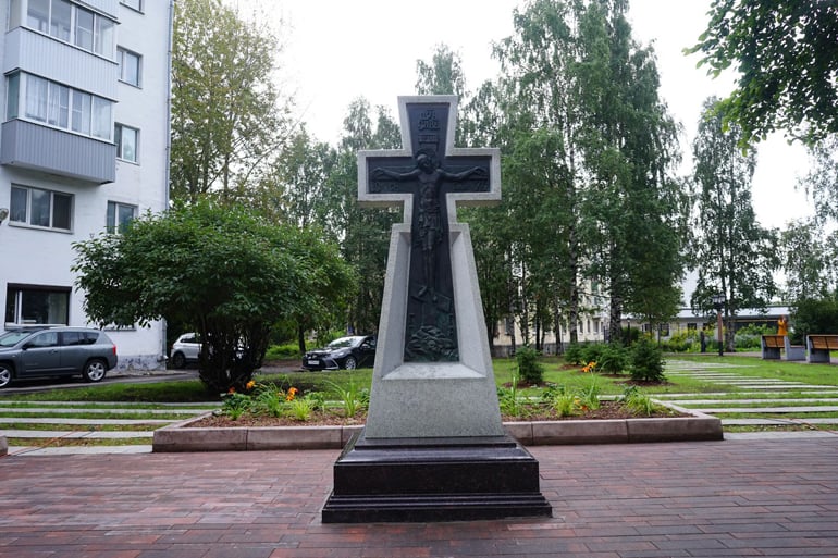 Освящен памятный крест на месте монастыря, давшего название городу Архангельск