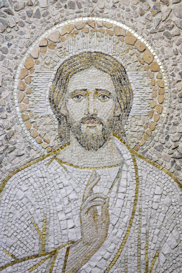 «Спас Крохинский»: создана уникальная мозаичная икона Иисуса Христа из осколков фресок затопленного храма