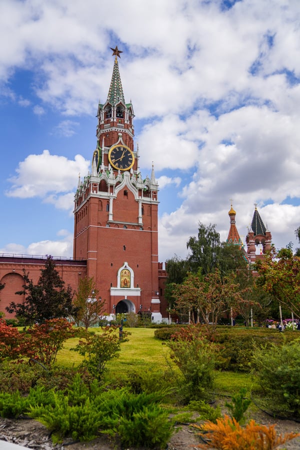 Патриарх Кирилл освятил воссозданную надвратную икону на внутренней стороне Спасской башни Кремля