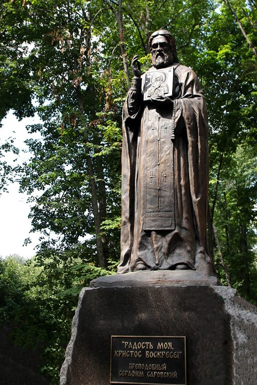 В одном из воронежских монастырей освятили памятник преподобному Серафиму Саровскому