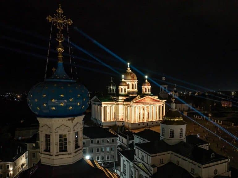 Рекордный по количеству заявок фестиваль «Арзамасские купола» завершился уникальным мультимедийным представлением на фасаде собора
