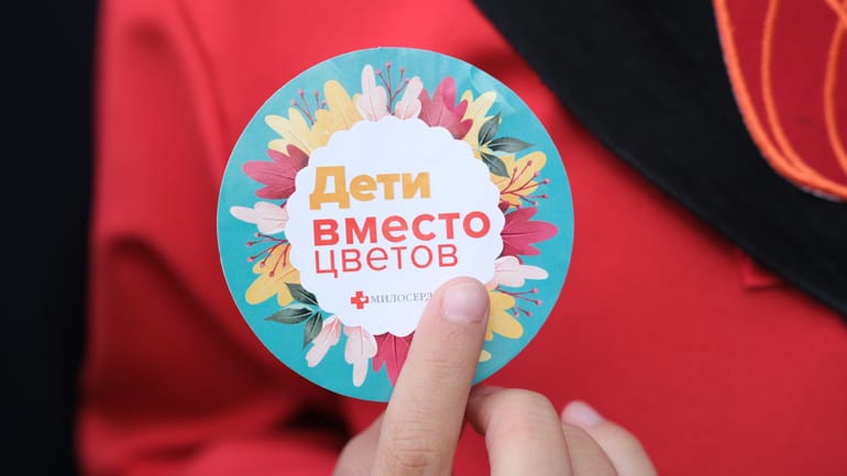 Более 60 российских школ начали учебный год с помощи подопечным службы «Милосердие»