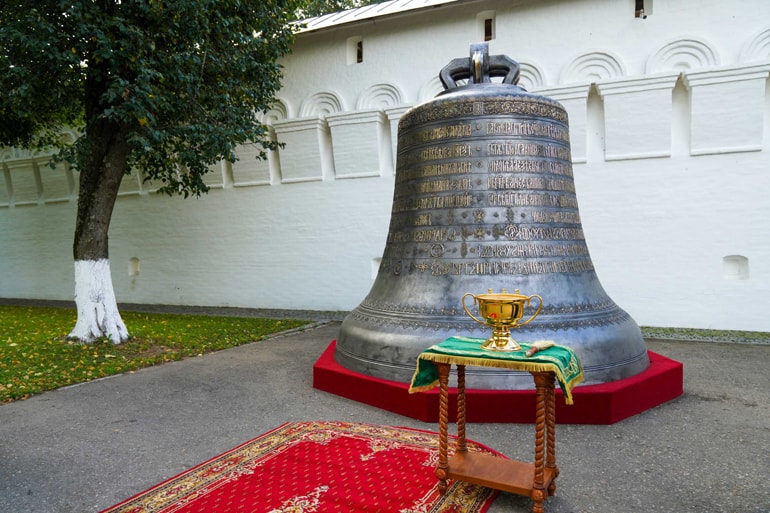 В Саввино-Сторожевском монастыре патриарх Кирилл освятил воссозданный уникальный 36-тонный колокол
