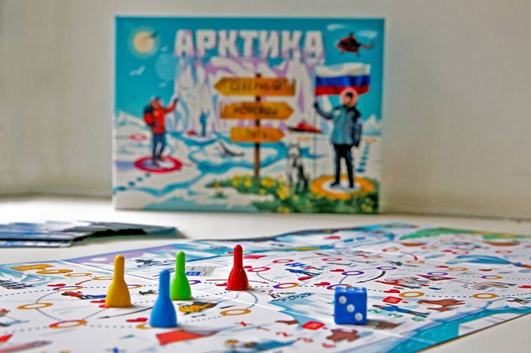 В Старой Ладоге презентовали настольную игру «Арктика», созданную при участии журнала «Фома»