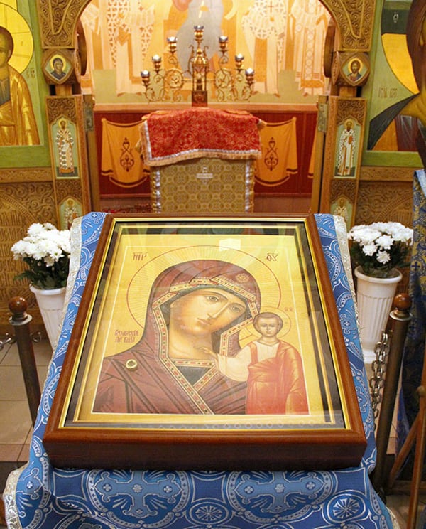 На Казанском вокзале Москвы теперь можно помолиться у иконы Божией Матери с частицей Ее покрова