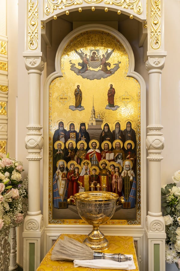 В Петербурге патриарх Кирилл освятил два восстановленных храма
