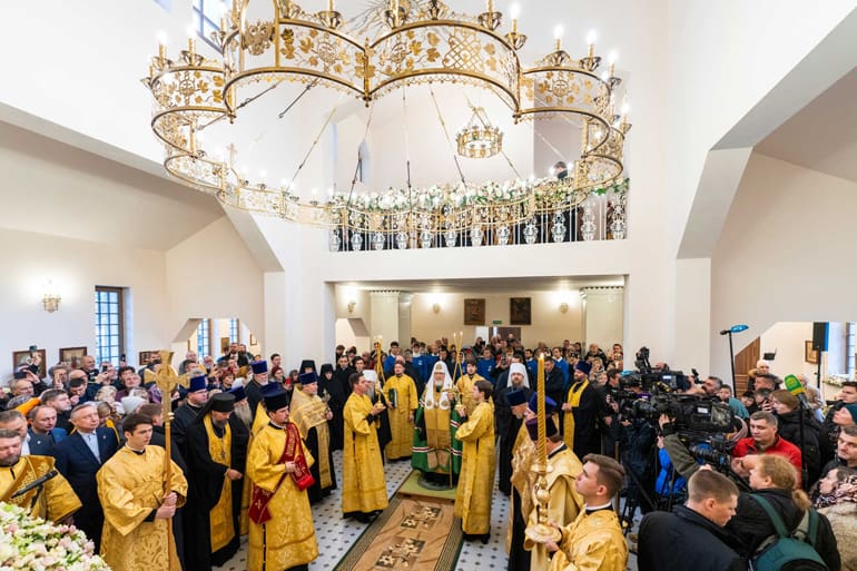 В Петербурге патриарх Кирилл освятил два восстановленных храма