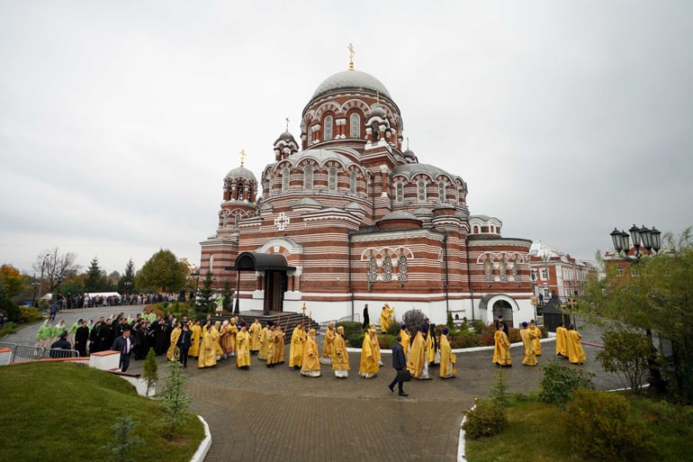 Патриарх Кирилл освятил в Коломне возрожденный Троицкий храм