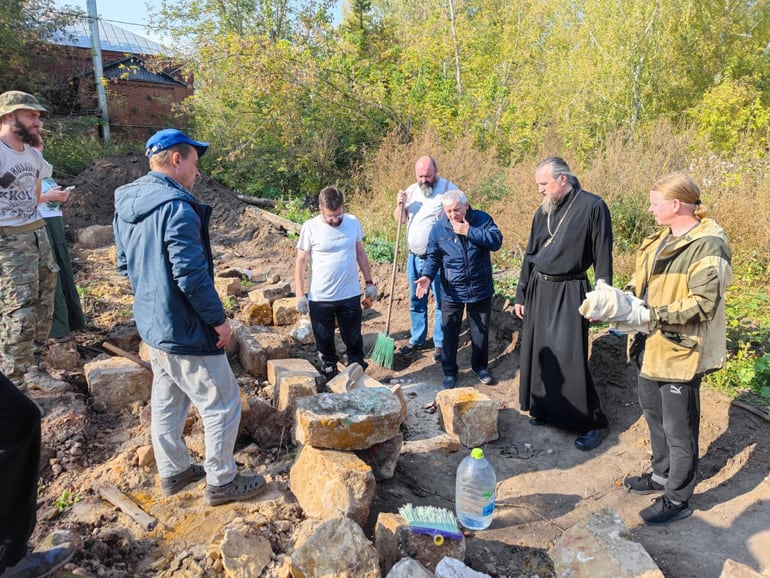 В Рязанской области нашли барельеф XII века с ликом Иисуса Христа из разрушенного 80 лет назад храма