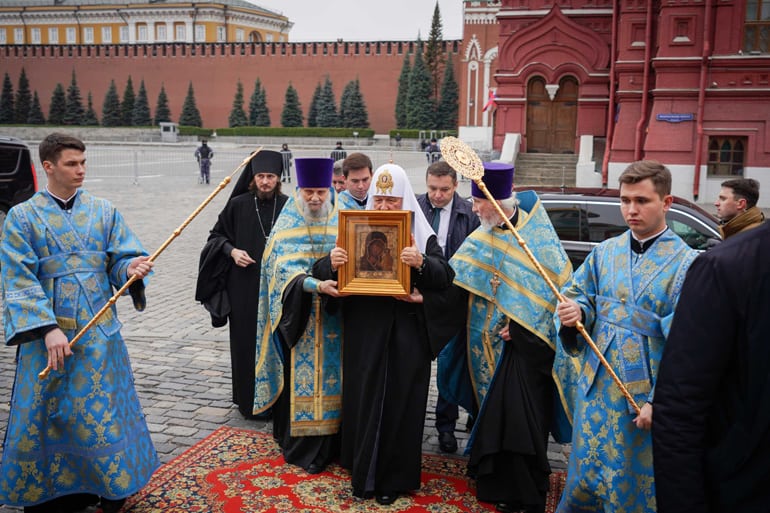 Обретенная чудотворная Казанская икона Божией Матери передана в Казанский храм на Красной площади