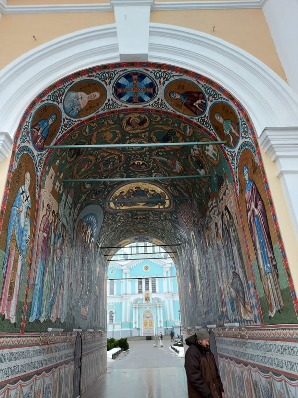 Колокольню Серафимо-Дивеевского монастыря украсили мозаичным панно