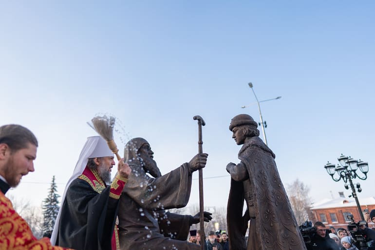 Памятник первому тверскому епископу святителю Симеону и святому князю Михаилу Тверскому открыли в Твери