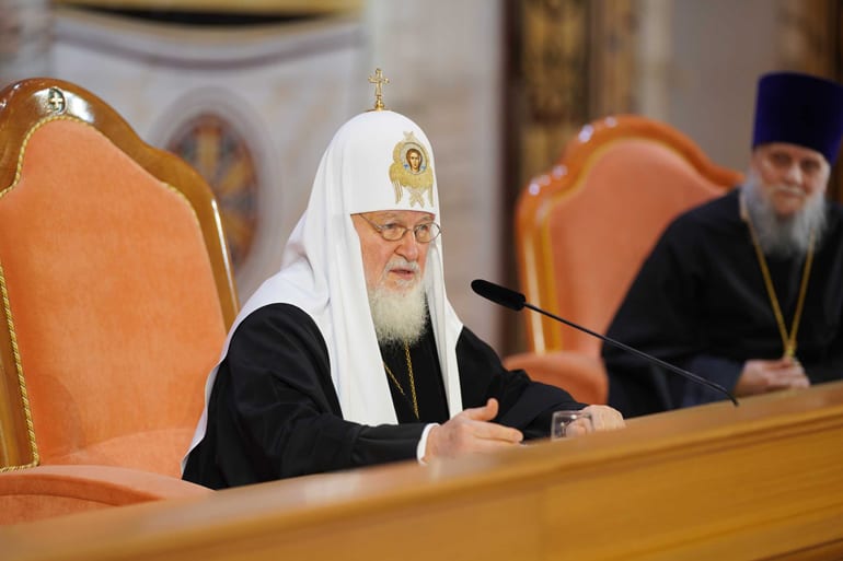 Не пренебрегать молитвой и не увлекаться психологическими практиками, посоветовал священникам патриарх Кирилл