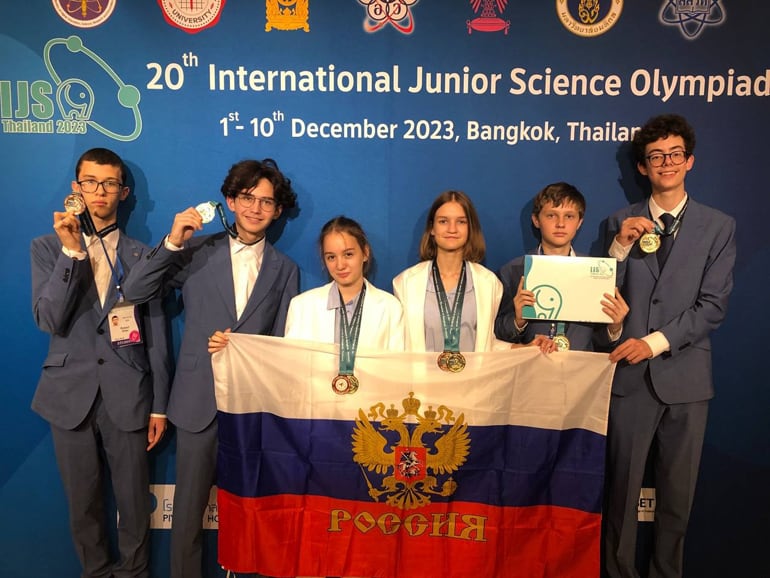 На международной олимпиаде школьников в Таиланде все шестеро участников российской команды завоевали золото