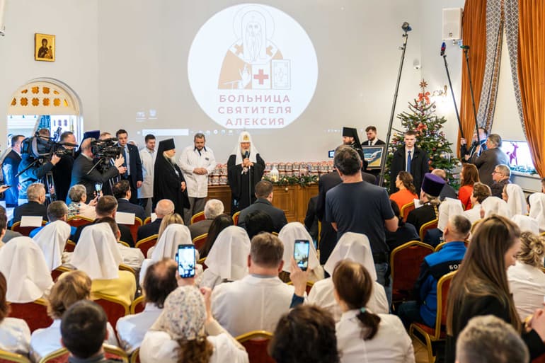 Патриарх Кирилл рассказал о двойной ответственности православных медработников