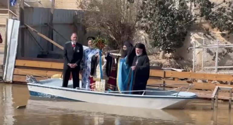 Усомнилась, что видео с Иорданом, текущим в обратную сторону, — чудо, а не просто явление природы. Я не права?