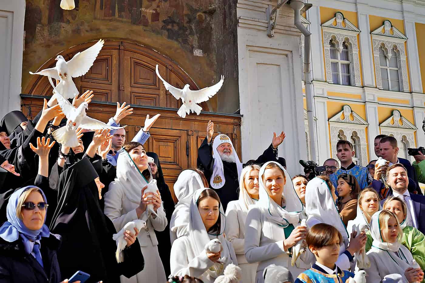 Патриарх литургия. С днем Благовещения. Выпускают голубей на Благовещение. Благовещение в 2023 году
