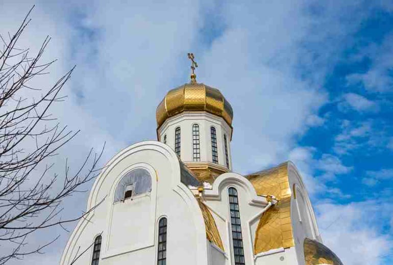 В Крылатском завершилось строительство храма в честь святого князя Владимира: применена уникальная технология покрытия кровли