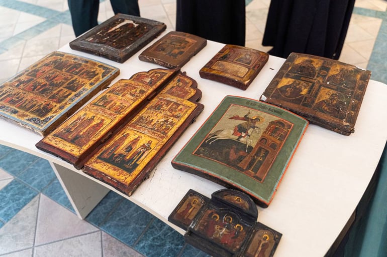 Таможенники передали Русской Церкви 17 икон, спасенных от вывоза за рубеж около 20 лет назад