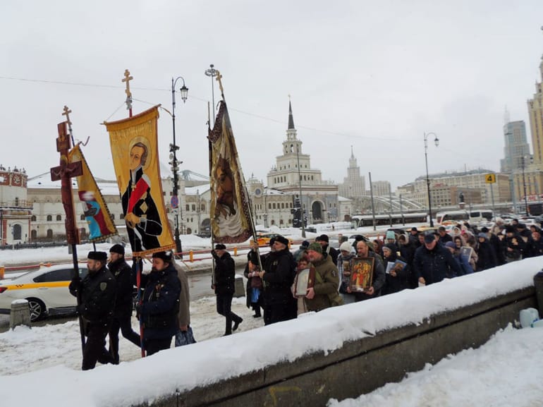 Тепло молитвы для всей страны: на вокзалах Москвы в десятый раз прошли молебны о Святой Руси и путешествующих