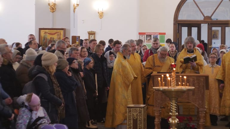В московском храме освятили икону священномученика, которую принесли его потомки