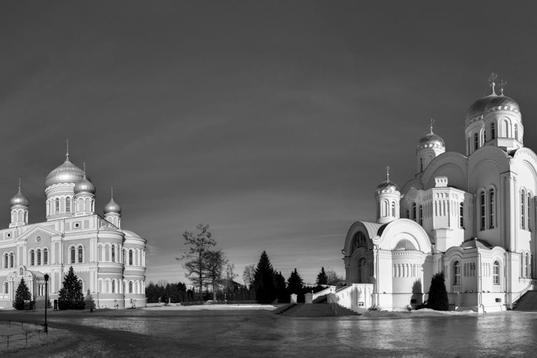 В Новом Театре завершился уникальный просветительский проект о русских монастырях
