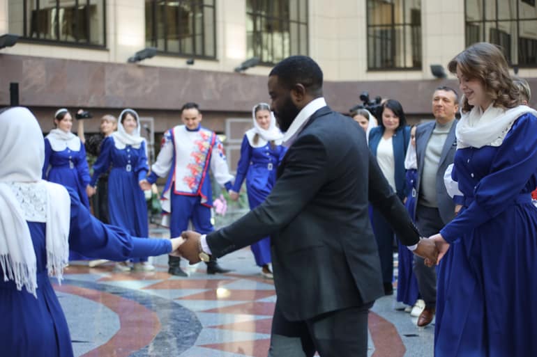 Участники российско-африканской встречи в МИД РФ услышали хор Николо-Сольбинского монастыря, а еще познакомились с уникальными промыслами обители