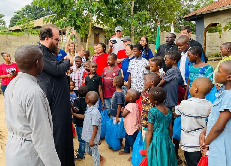 Молебен на суахили, православные масаи и три массовых крещения: несколько знаковых моментов из поездки епископа Зарайского Константина в Танзанию