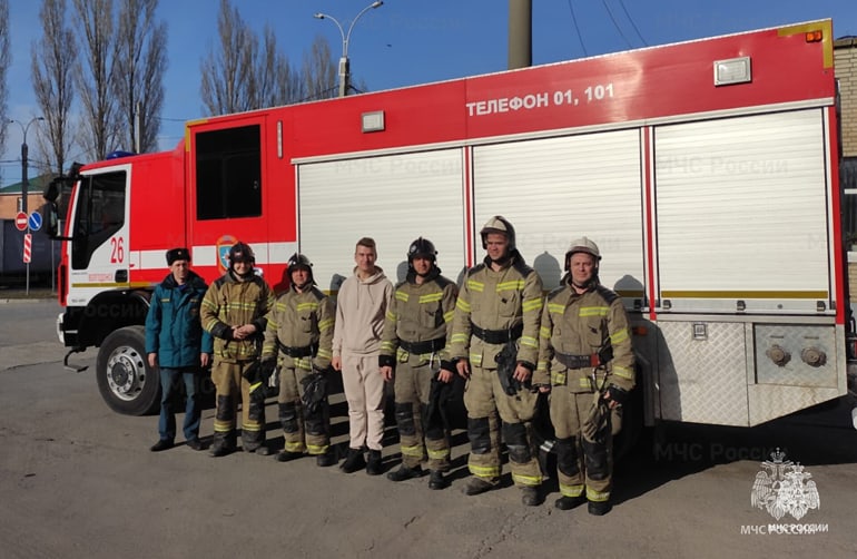 В Волгодонске прохожий спас из горящей квартиры парня с ДЦП