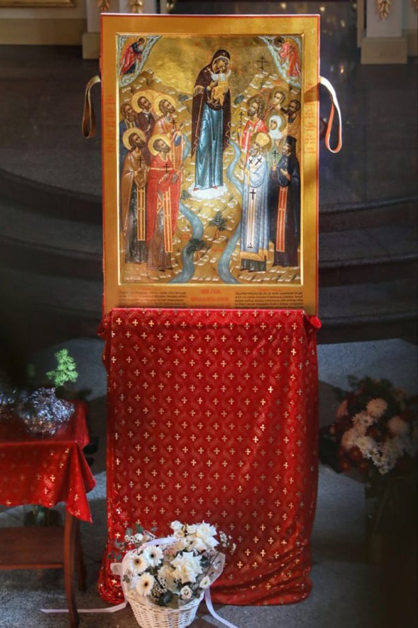 В Биробиджане освятили уникальную икону, сюжет которой придумал правящий архиерей епархии