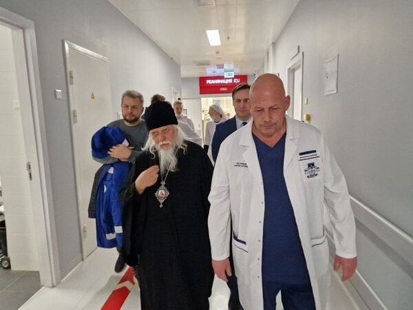 Епископ Верейский Пантелеимон навестил в больнице людей, пострадавших при теракте в «Крокус Сити Холле»