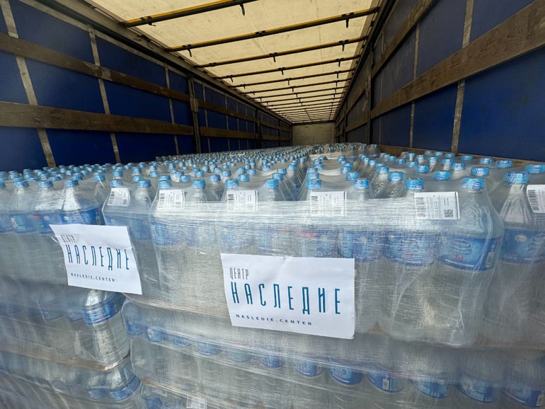 Свыше 21 тонны питьевой воды направил Центр «Наследие» пострадавшим от наводнения в Оренбуржье