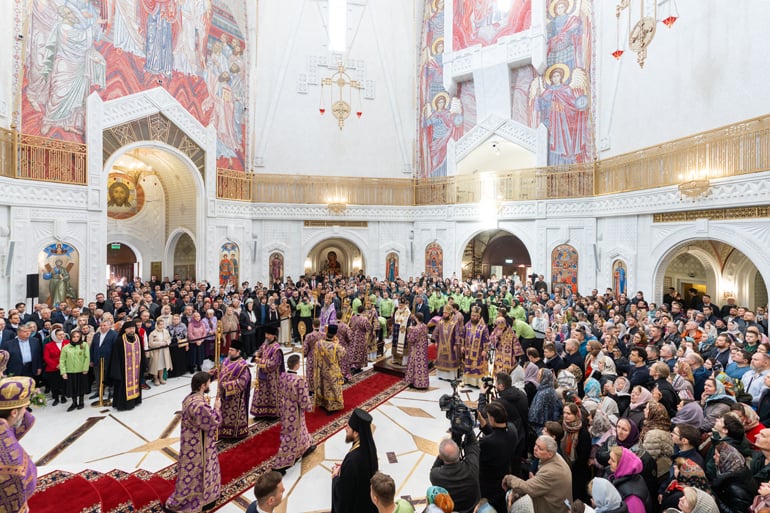 Патриарх Кирилл освятил храм, с которого впервые в новейшей истории России началось строительство жилого района