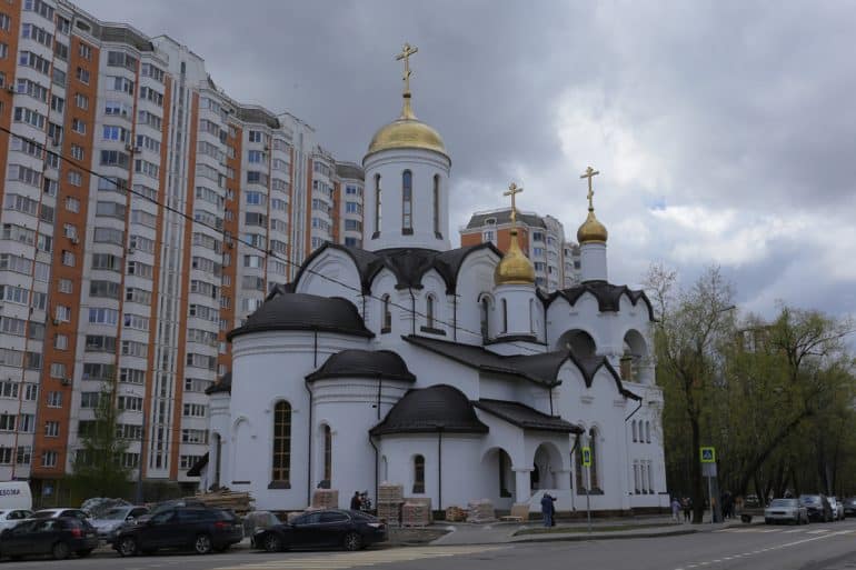 В июне должен открыться первый московский храм во имя Ксении Петербургской, построенный по «Программе 200»: и это первый храм в районе Бескудниково