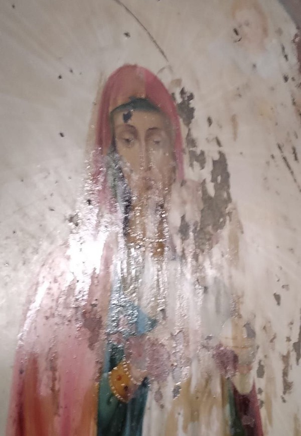 У прихожанки оренбургского собора с начала наводнения мироточит икона Богородицы