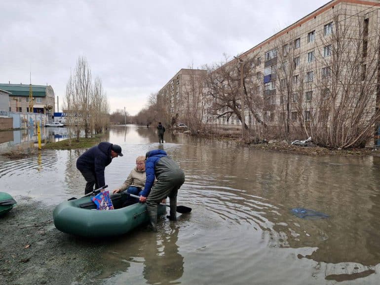 Зрители «Голоса» на Первом канале помогут службе «Милосердие» поддержать пострадавших от наводнения