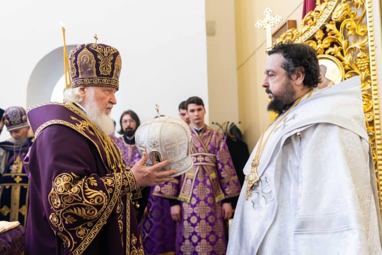 Патриарх Кирилл освятил в Москве храм, который до своей трагической гибели помогал строить меценат Михаил Абрамов