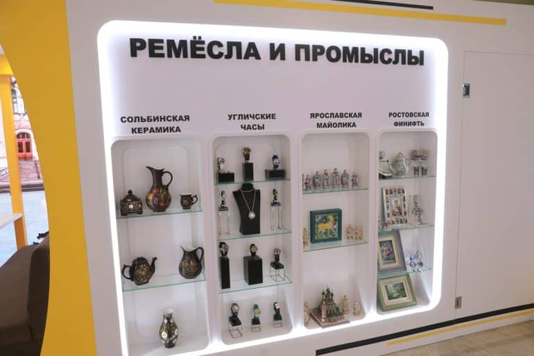 В Совете Федерации России познакомились с уникальной керамикой Николо-Сольбинского монастыря