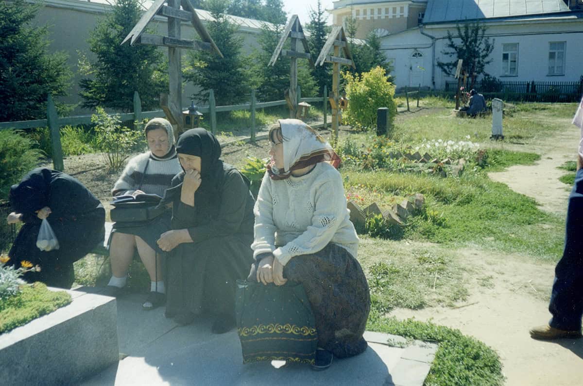 «А я все слезы уже выплакала»: воспоминания мам убитых в Оптиной монахов