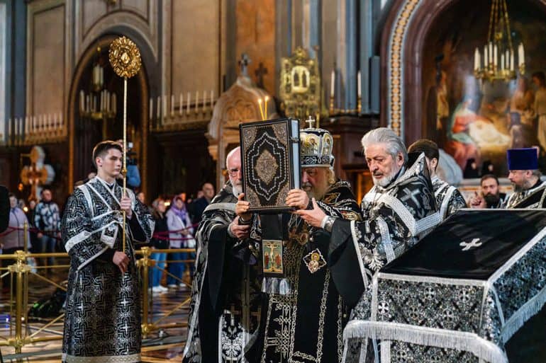 В Великий Четверг 2024 патриарх Кирилл совершил чтение 12 Страстных Евангелий