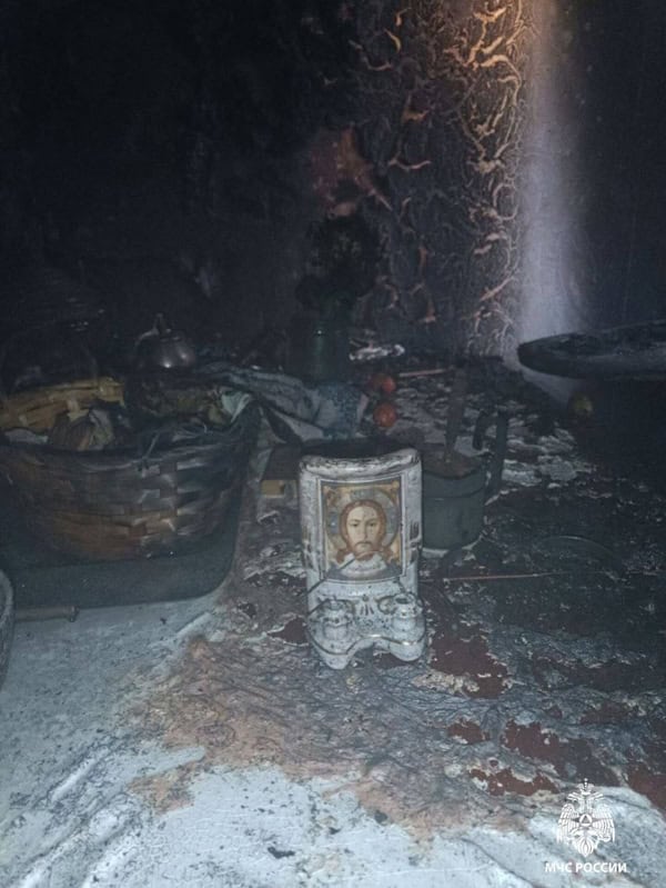 В Ульяновске при пожаре в квартире уцелела икона Иисуса Христа