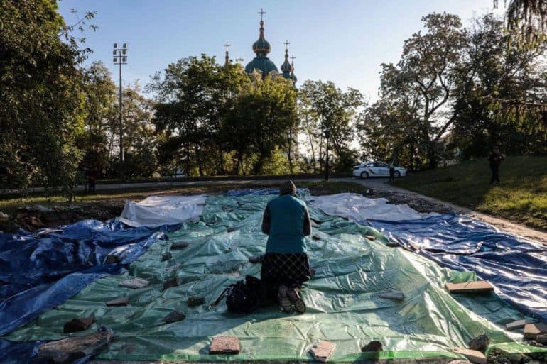 В Киеве снесли храм Десятинного монастыря
